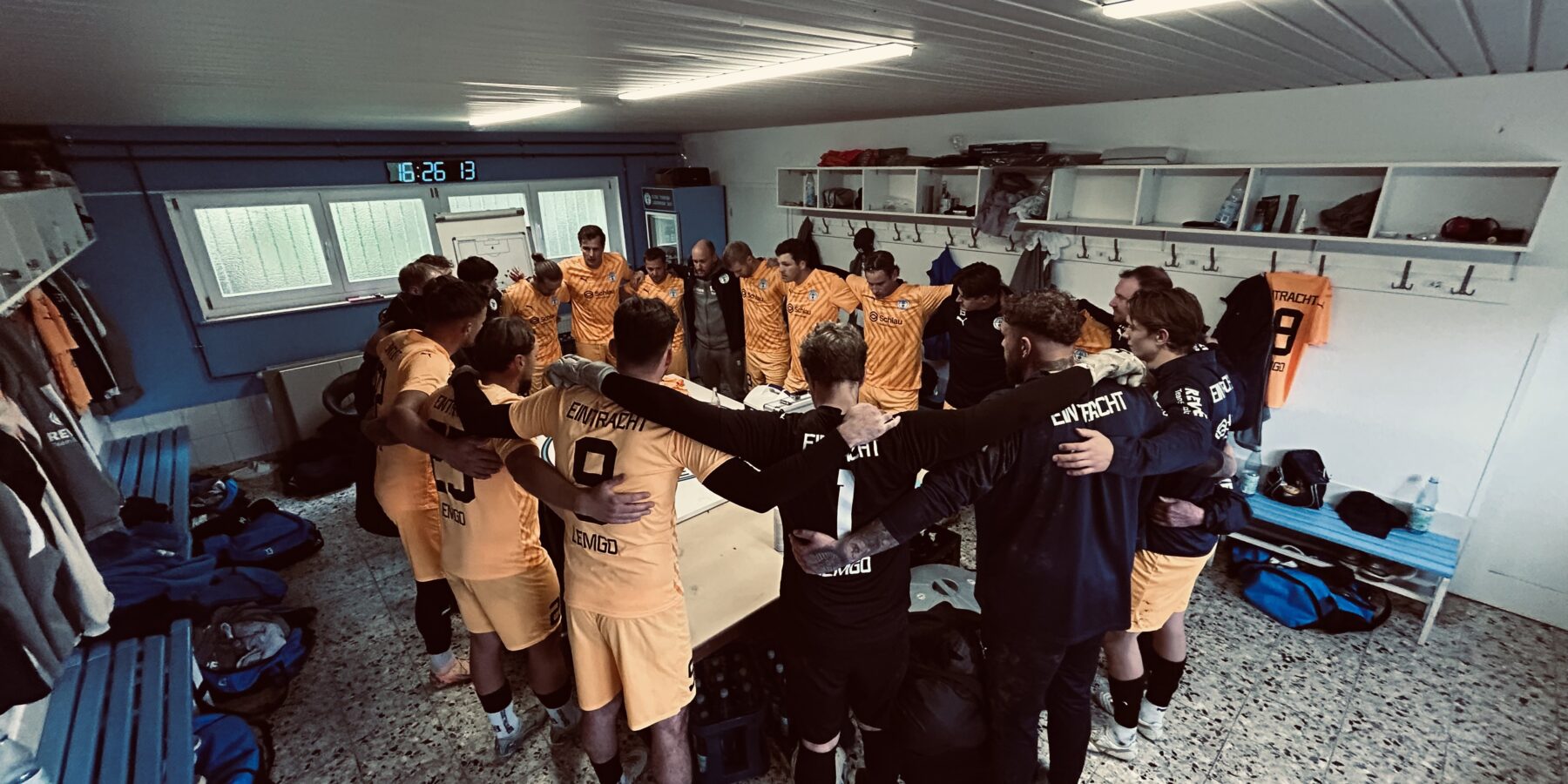 KAMPFSIEG FÜR UNSERE #EINTRACHT!